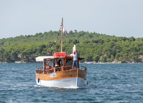 Vrijeme je za kupanje: Do Martinske i Jadrije gradskom brodskom linijom!