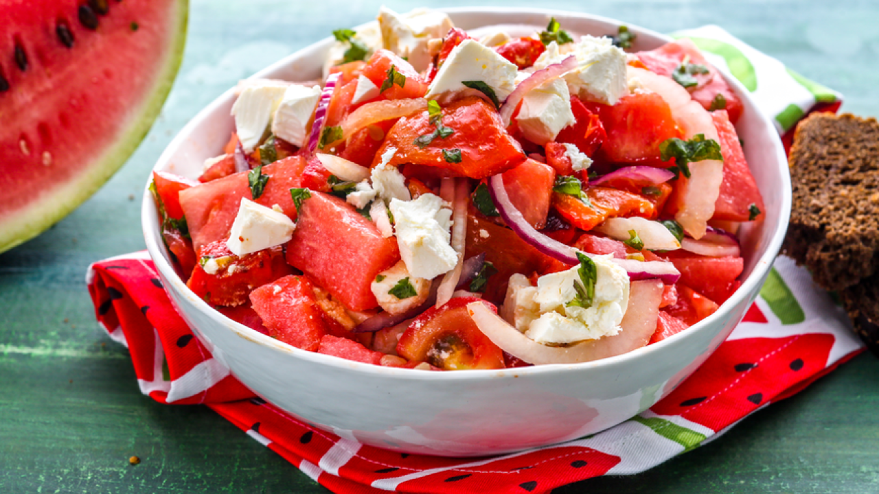 Lagana, a zasitna: Ljetna salata s lubenicom i sirom koja može zamijeniti ručak