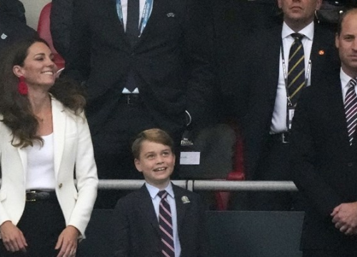 Englezi poludjeli zbog onog što je maleni princ George radio nakon prvog gola