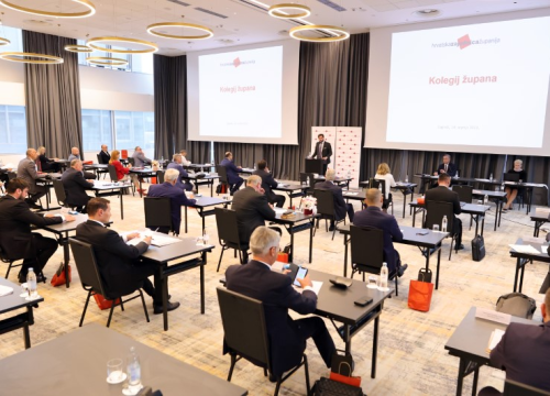 Fotografija 2 - Župan Jelić i Sanja Slavica Matešić na sjednici Zajednice županija: Tema gospodarenje otpadom