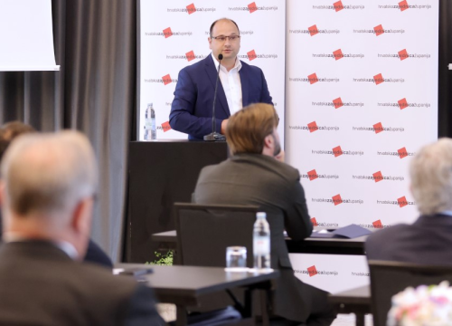 Fotografija 4 - Župan Jelić i Sanja Slavica Matešić na sjednici Zajednice županija: Tema gospodarenje otpadom