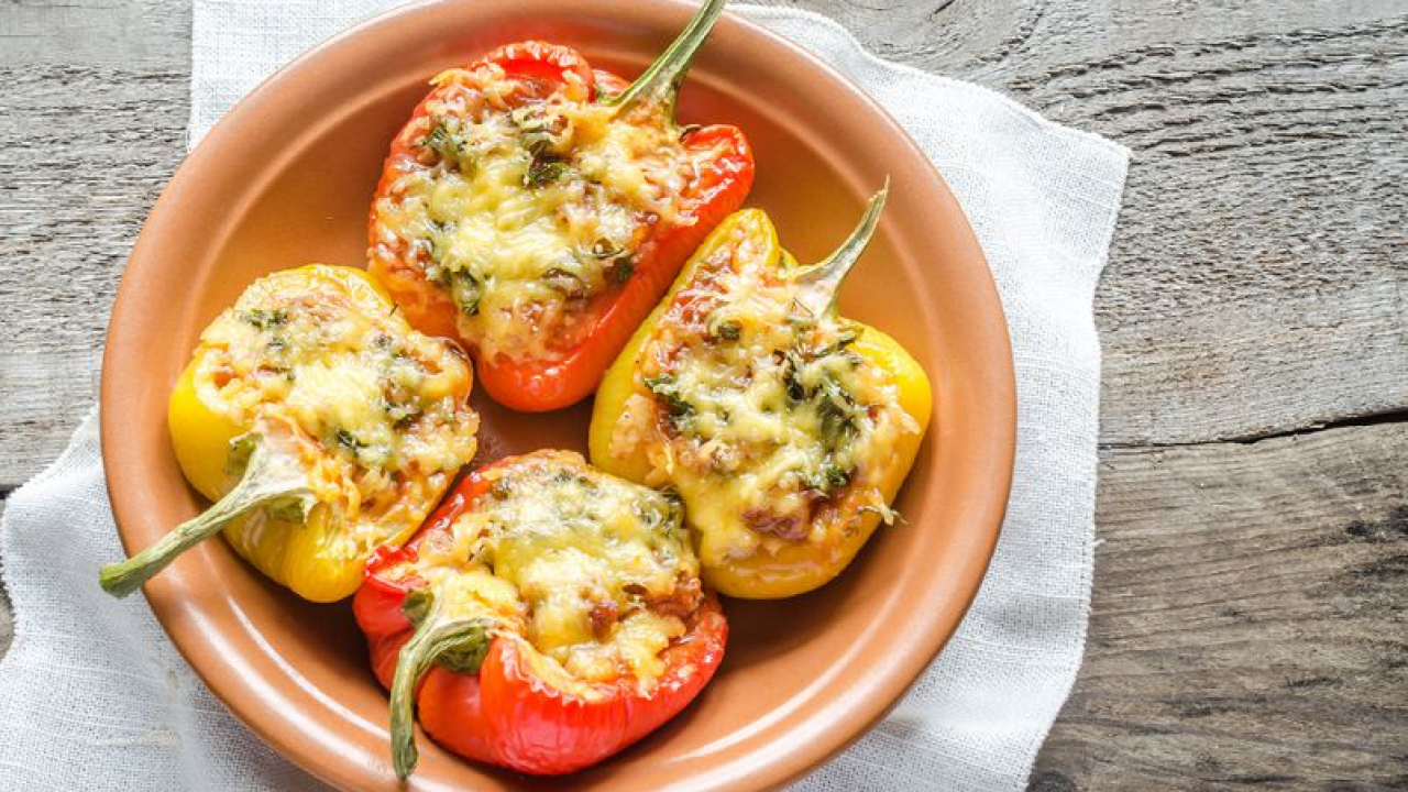 Najlakši recept za zapečene paprike s mljevenim mesom i sirom