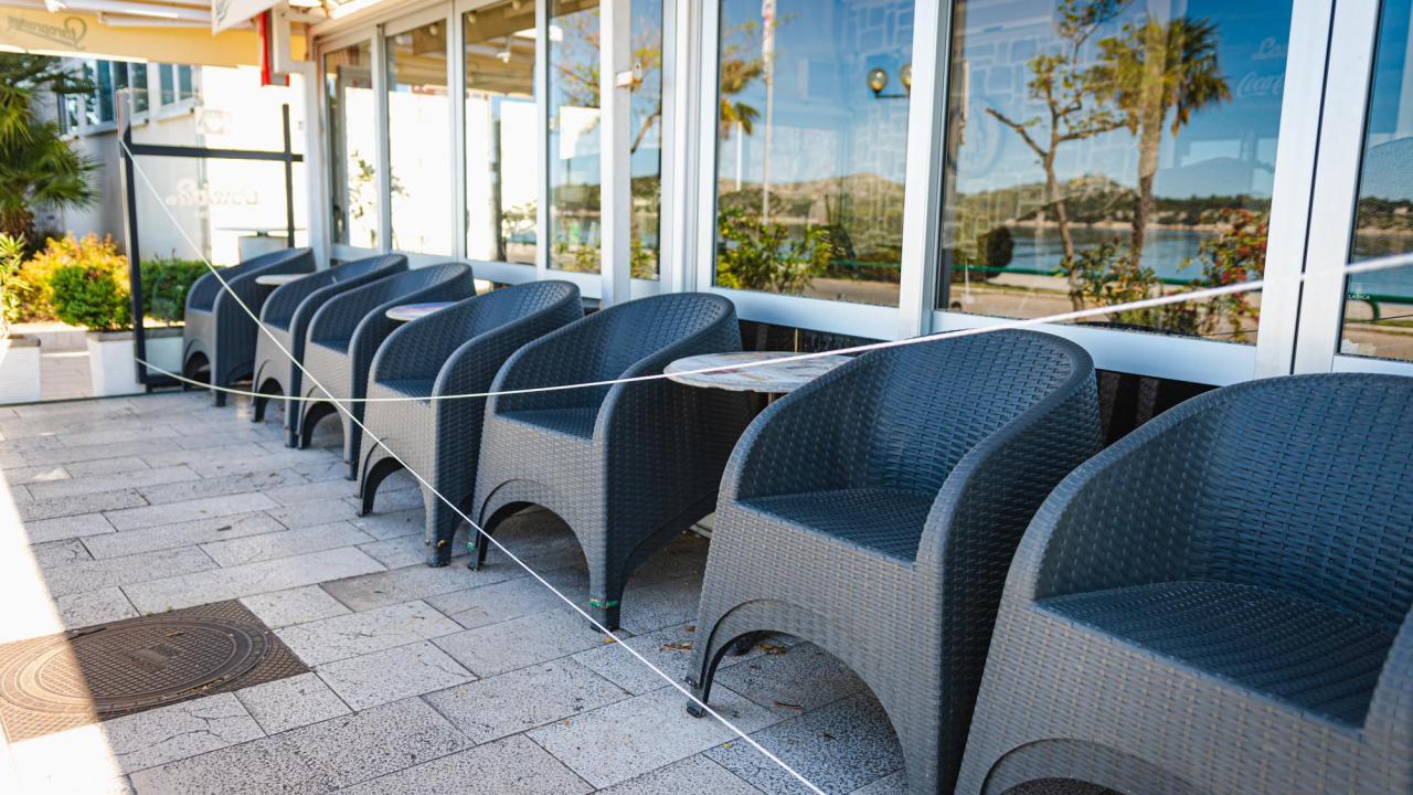 Grčka zabranila necijepljenima ulaz u zatvoreni dio restorana i kafića