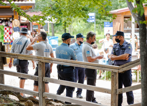 Fotografija 6 - Kupanje Lozovčana na Skradinskom buku: 'Tu je bilo smijeha, ljubavi pa i začeća, molimo ministra da nam to opet dozvoli'