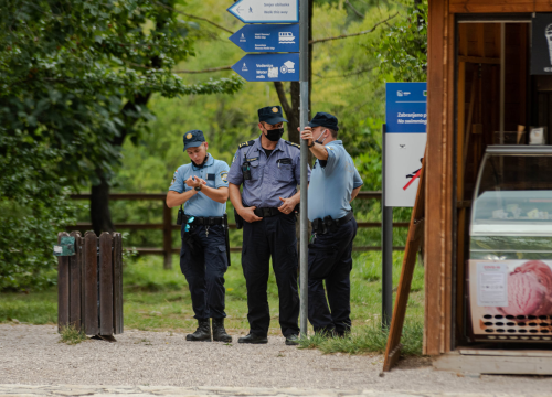 Fotografija 13 - Kupanje Lozovčana na Skradinskom buku: 'Tu je bilo smijeha, ljubavi pa i začeća, molimo ministra da nam to opet dozvoli'