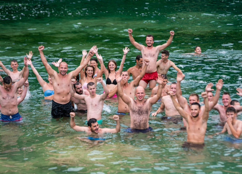 Fotografija 17 - Kupanje Lozovčana na Skradinskom buku: 'Tu je bilo smijeha, ljubavi pa i začeća, molimo ministra da nam to opet dozvoli'