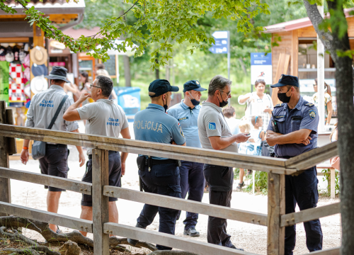 Fotografija 25 - Prosvjedno kupanje na Skradinskom Buku