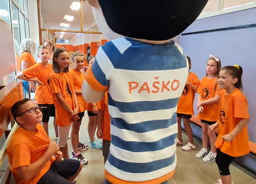 Fotografija 18 - Ivana Guberina s mladom ekipom snima film o Draženu: Danas su pregledali školske ocjene šibenskog virtuoza