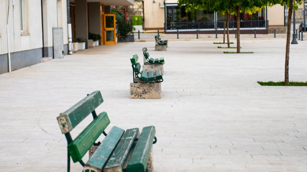 Sve nas je manje: Lani je broj umrlih porastao za 10 posto, a broj rođenih pao za skoro jedan posto