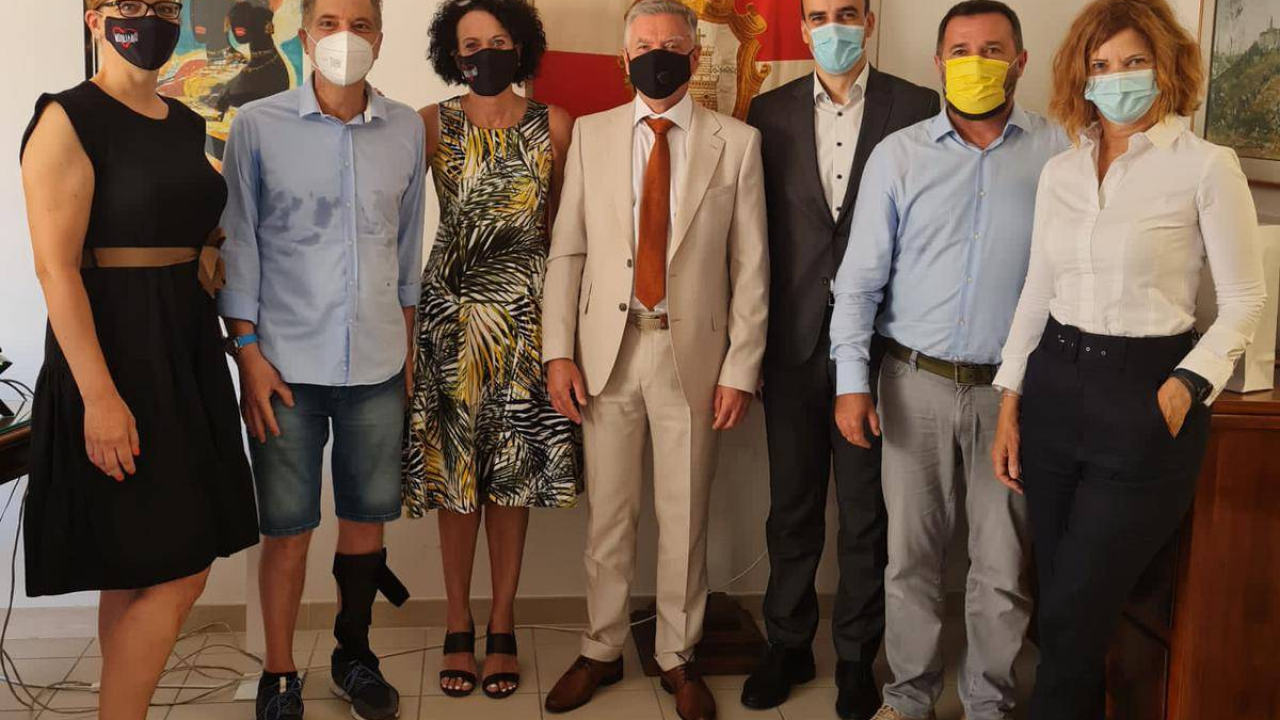 Željko Burić sa svitom na primanju kod gradonačelnika Civitanove i Mogliana: 'Povezala nas je ljubav prema moru'