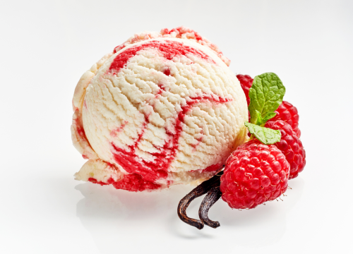 Osvježavajući kremasti sladoled od vanilije i malina za vruće ljeto