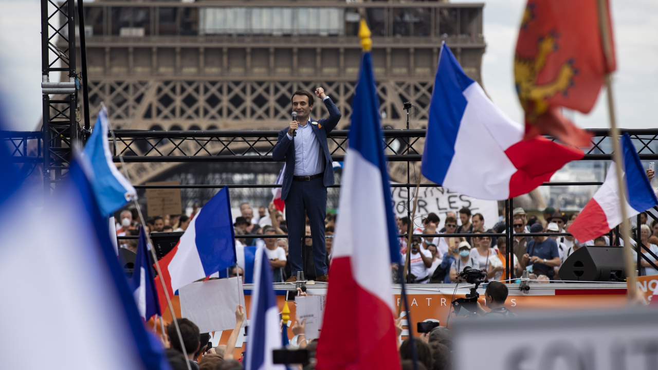 Francuzi prosvjeduju protiv covid mjera, u Parizu ih policija tjerala suzavcem