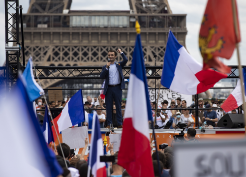 Francuzi prosvjeduju protiv covid mjera, u Parizu ih policija tjerala suzavcem