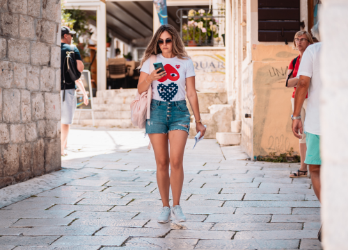 Fotografija 2 - Haljinice i lepršavi modni komadi preplavili centar grada