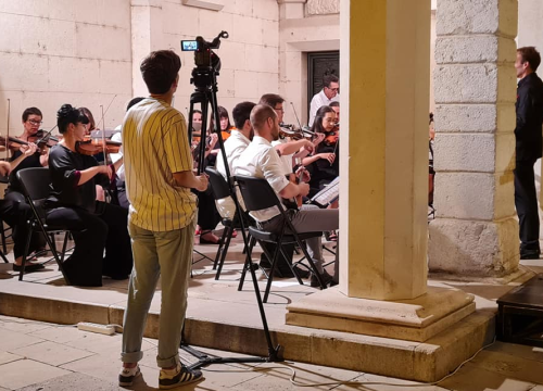 Fotografija 12 - Na skalinama kod Muzeja slušao se Arsen: Gradski komorni orkestar svirao mu je za rođendan