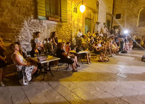 Fotografija 13 - Na skalinama kod Muzeja slušao se Arsen: Gradski komorni orkestar svirao mu je za rođendan