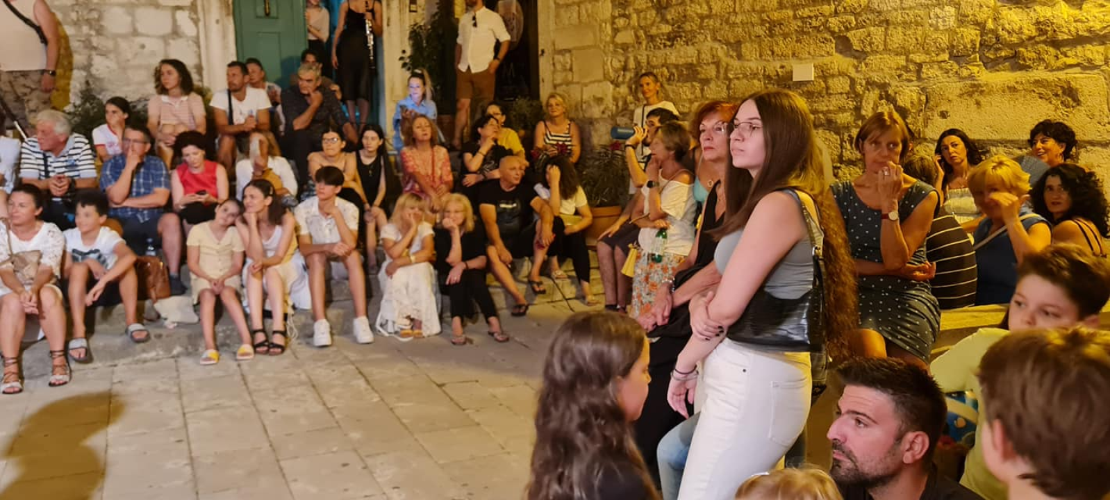 Na skalinama kod Muzeja slušao se Arsen: Gradski komorni orkestar svirao mu je za rođendan