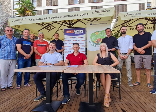 Fotografija 3 - Vjenčanje Mosta i Loze u hotelu Jadran: 'Ovaj čin spajanja je produljenje svih naših odnosa'