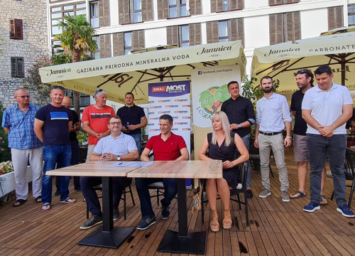 Fotografija 4 - Vjenčanje Mosta i Loze u hotelu Jadran: 'Ovaj čin spajanja je produljenje svih naših odnosa'