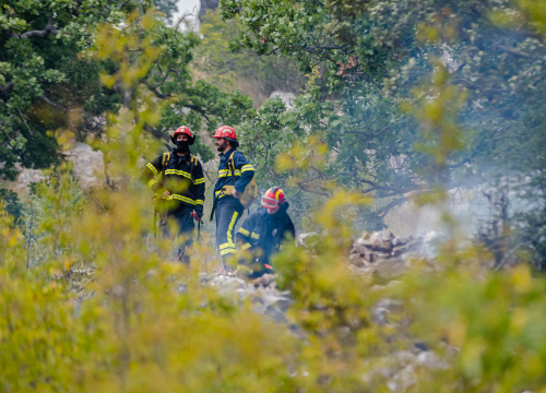 Nakon cijelog dana lokalizirani požari kod Perkovića: Gorjelo na 107 hektara terena