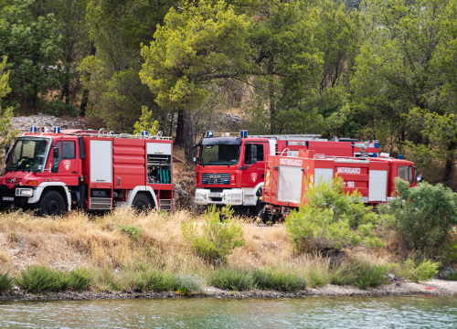 Fotografija 7 - Ugašen požar u Dumbokoj: Kanader napustio požarište, izgorjela borova šuma
