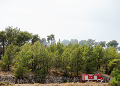 Fotografija 8 - Ugašen požar u Dumbokoj: Kanader napustio požarište, izgorjela borova šuma