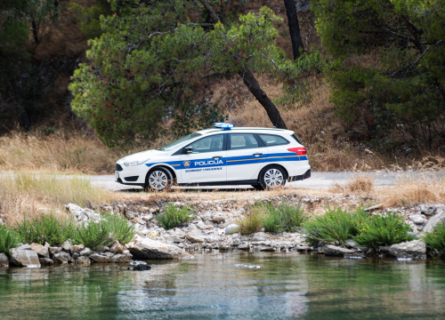 Fotografija 9 - Ugašen požar u Dumbokoj: Kanader napustio požarište, izgorjela borova šuma