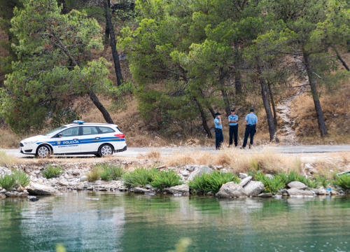 Fotografija 3 - Ugašen požar u Dumbokoj: Kanader napustio požarište, izgorjela borova šuma