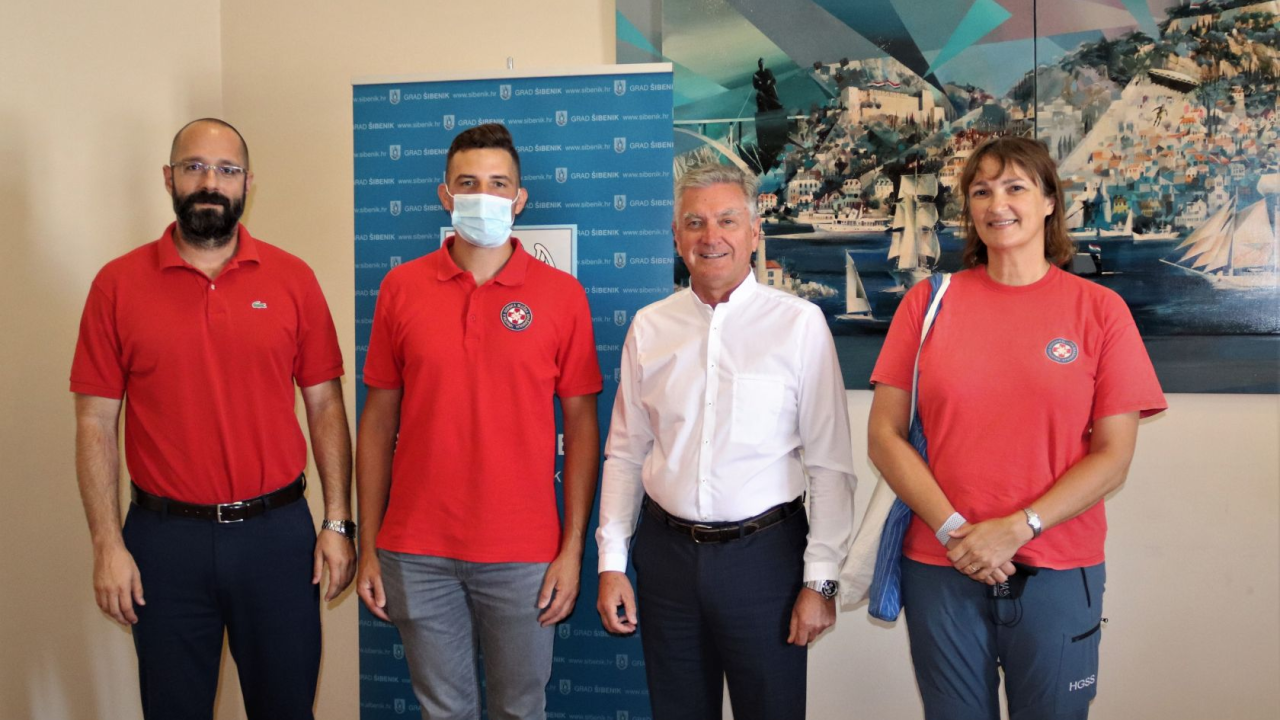 Šibenski GSS-ovci kod Burića: Nedostaje im još oko 400 tisuća kuna za dovršiti staru poštu u Rokićima