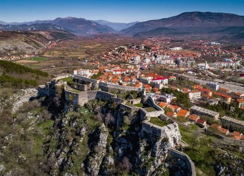 Na Kninsku tvrđavu dolazi predstava 'Uvijek će nam ostati ljubav': Ulaz je besplatan