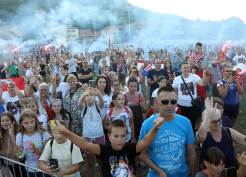 Fotografija 2 - Zlatnu Mateu dočekali i u njenom Kninu: Ona je ponos Zvonimirovog grada i cijele Hrvatske