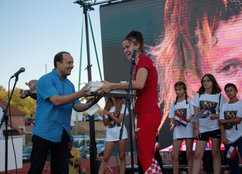 Fotografija 8 - Zlatnu Mateu dočekali i u njenom Kninu: Ona je ponos Zvonimirovog grada i cijele Hrvatske