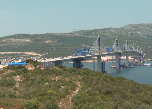 Pogledajte kako je gradnja Pelješkog mosta izgledala sa satelita