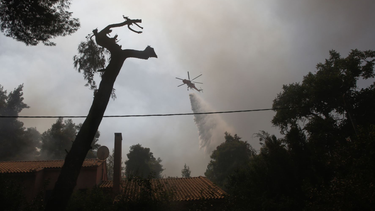 Strašni požari u Grčkoj: Evakuirano više sela, zatvorene ceste, jak vjetar sve otežava