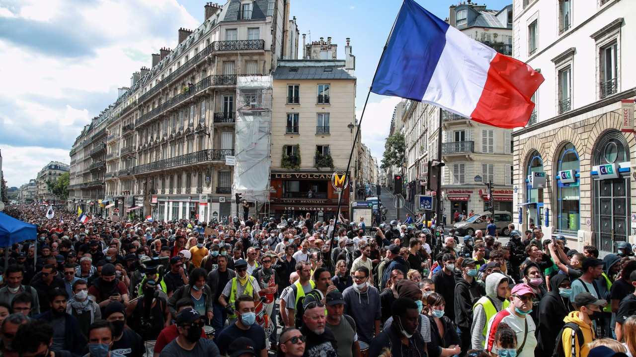 U Francuskoj više od 200 tisuća ljudi protiv korona mjera