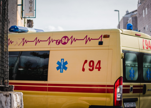 Dvije osobe ozlijeđene u prometnoj nesreći na Šubićevcu: Sudjelovali motor i pješak