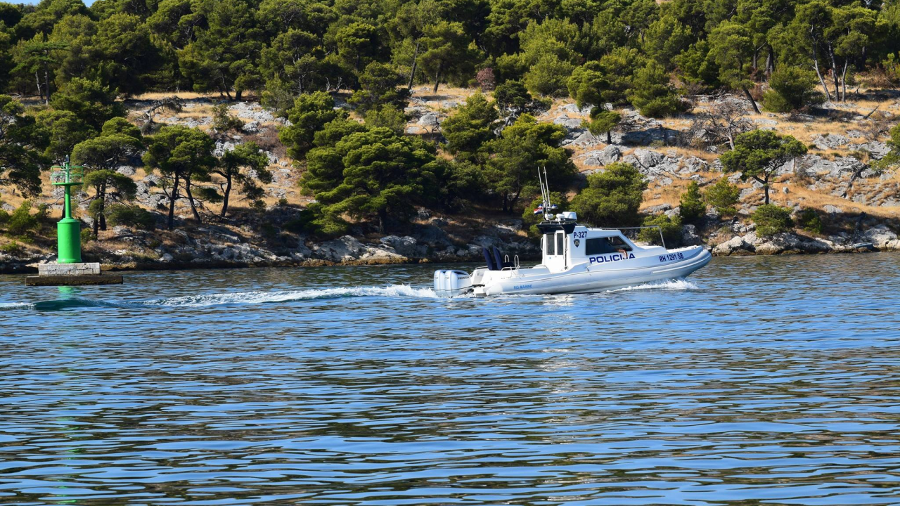 U šibenskom akvatoriju policija danas kontrolirala 24 broda i naplatila 13 tisuća kuna kazni