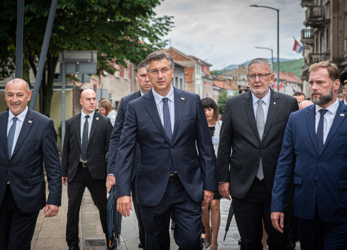 Fotografija 8 - Obilježavanje 26. obljetnice VRO Oluja: Pogledajte kako je jutros bilo u Kninu