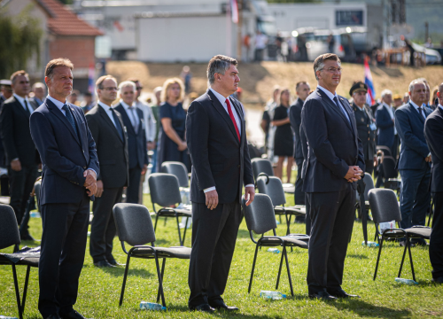 Fotografija 11 - Obilježavanje 26. obljetnice VRO Oluja: Pogledajte kako je jutros bilo u Kninu