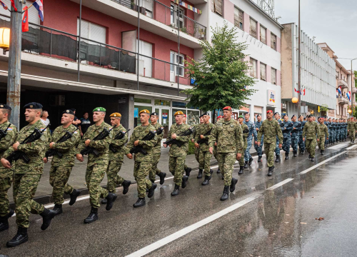 Fotografija 13 - Obilježavanje 26. obljetnice VRO Oluja: Pogledajte kako je jutros bilo u Kninu