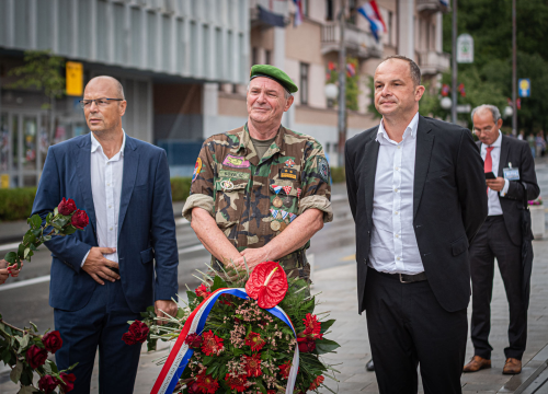 Fotografija 17 - Obilježavanje 26. obljetnice VRO Oluja: Pogledajte kako je jutros bilo u Kninu