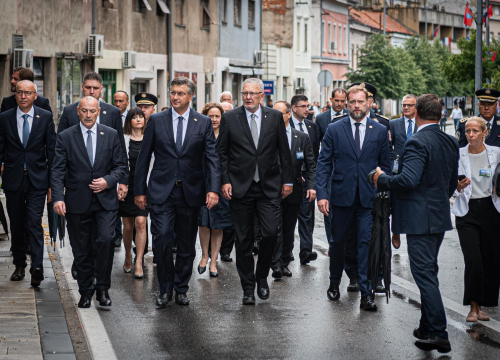 Fotografija 18 - Obilježavanje 26. obljetnice VRO Oluja: Pogledajte kako je jutros bilo u Kninu