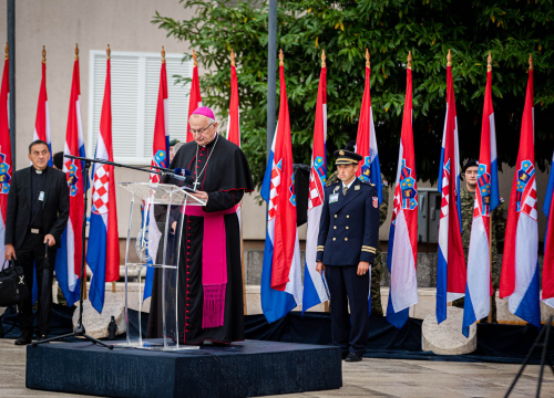 Fotografija 34 - Obilježavanje 26. obljetnice VRO Oluja: Pogledajte kako je jutros bilo u Kninu