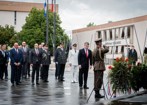 Fotografija 36 - Obilježavanje 26. obljetnice VRO Oluja: Pogledajte kako je jutros bilo u Kninu
