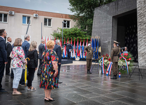 Fotografija 37 - Obilježavanje 26. obljetnice VRO Oluja: Pogledajte kako je jutros bilo u Kninu