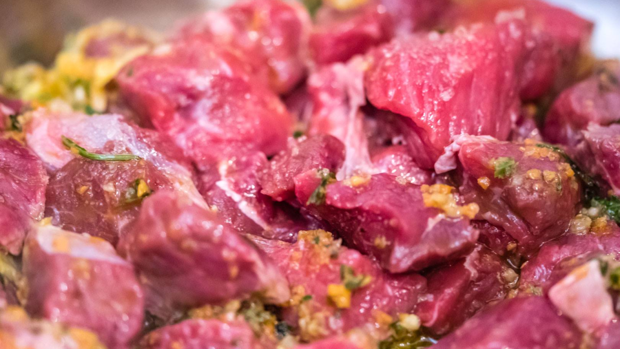 Kako omekšati žilavo meso? Trikovi s kojima će jeftiniji komadi postat mekani i fini