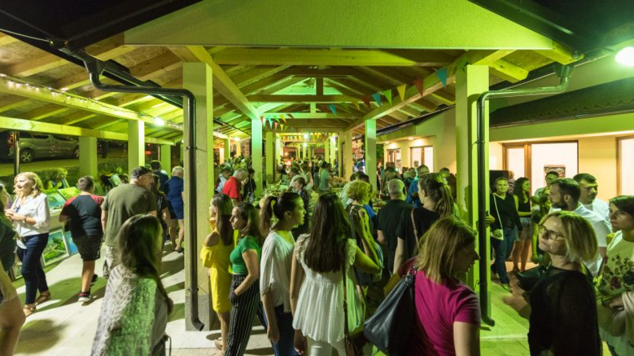 Ove subote u Drnišu 8. Radio pijaca: Noćni sajam običaja drniškog kraja