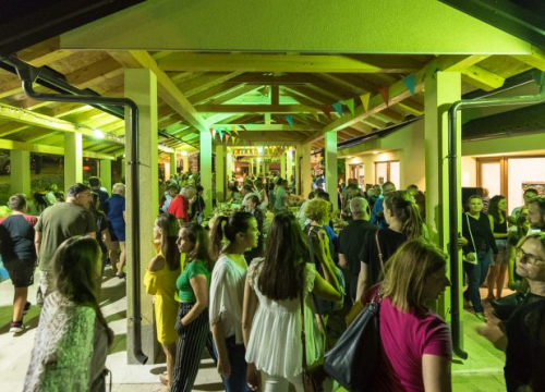 Ove subote u Drnišu 8. Radio pijaca: Noćni sajam običaja drniškog kraja