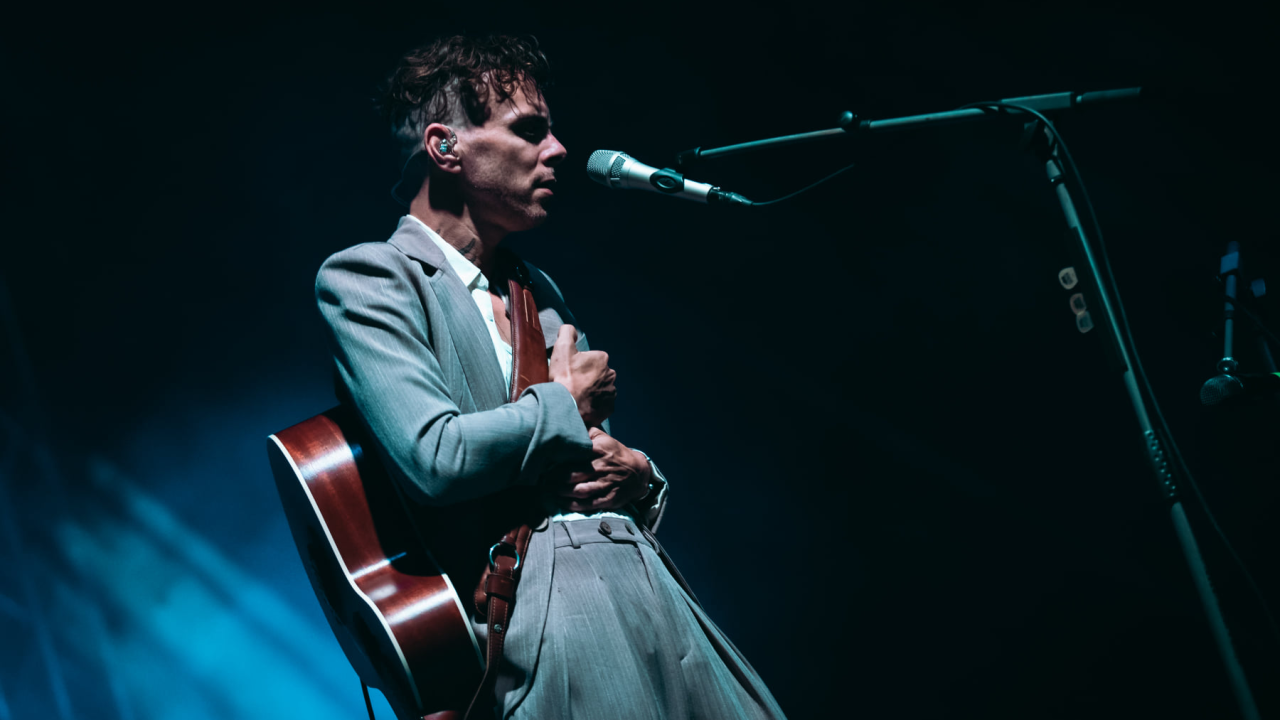 Asaf Avidan u Šibeniku: Bol, patnja, ljubav, unikatan talent i kiselost pokvarenog piva