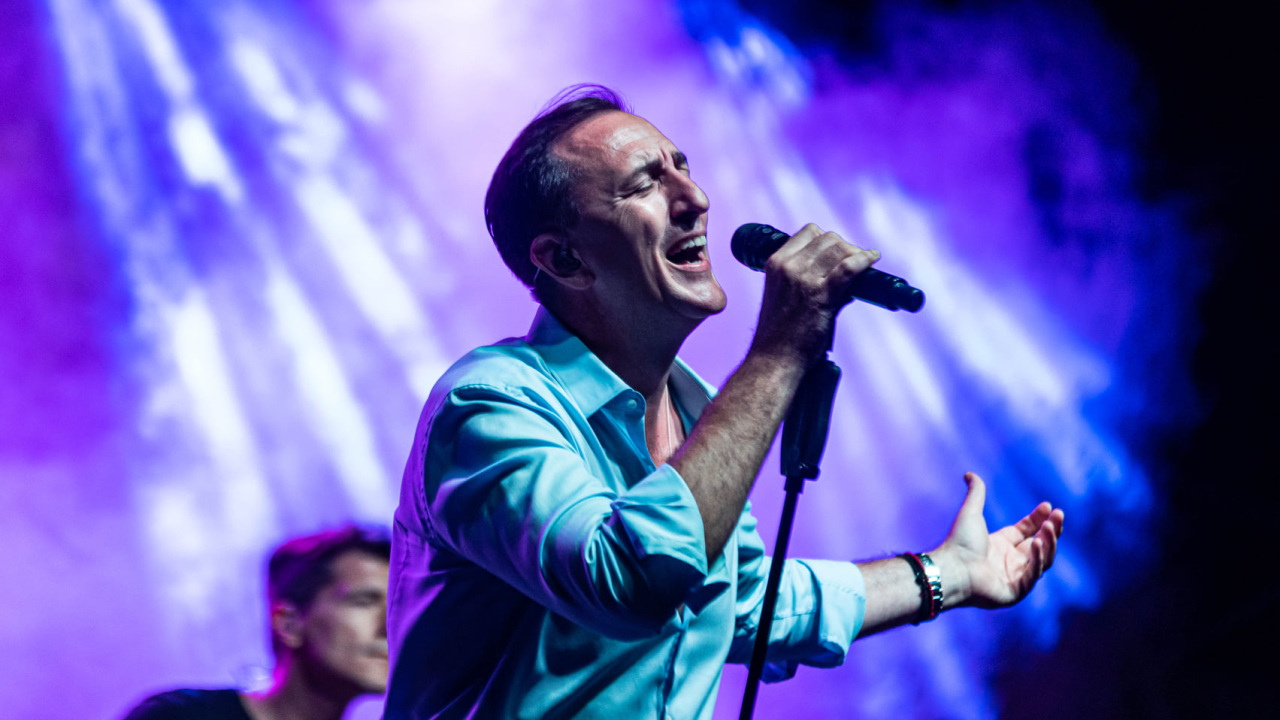 Sergej Ćetković emotivnim pjesmama raspjevao šibensku publiku